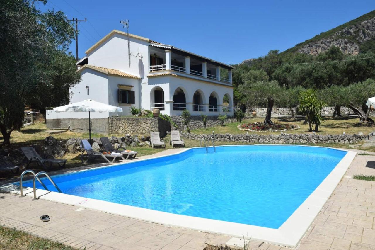 Villa Eirini By Hotelius Liapades Bagian luar foto