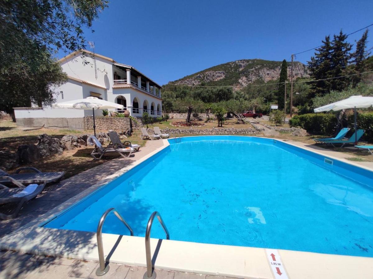 Villa Eirini By Hotelius Liapades Bagian luar foto